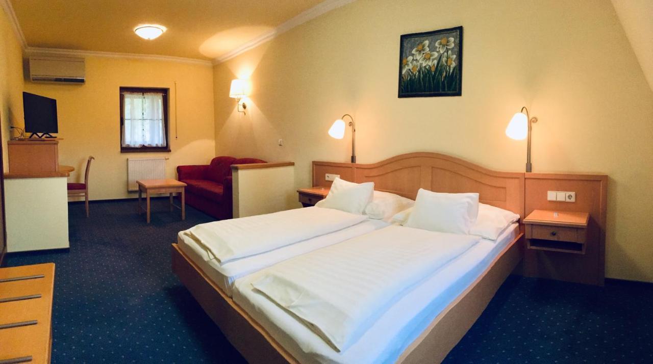 Hetkuti Wellness Hotel Mór Eksteriør billede