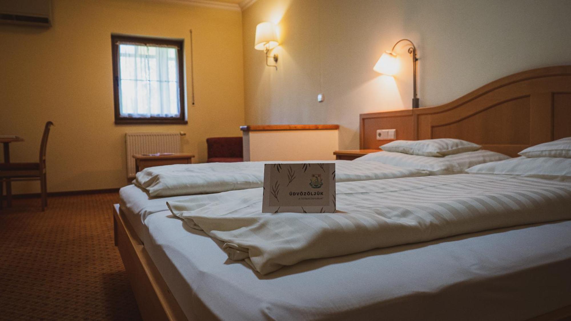 Hetkuti Wellness Hotel Mór Eksteriør billede