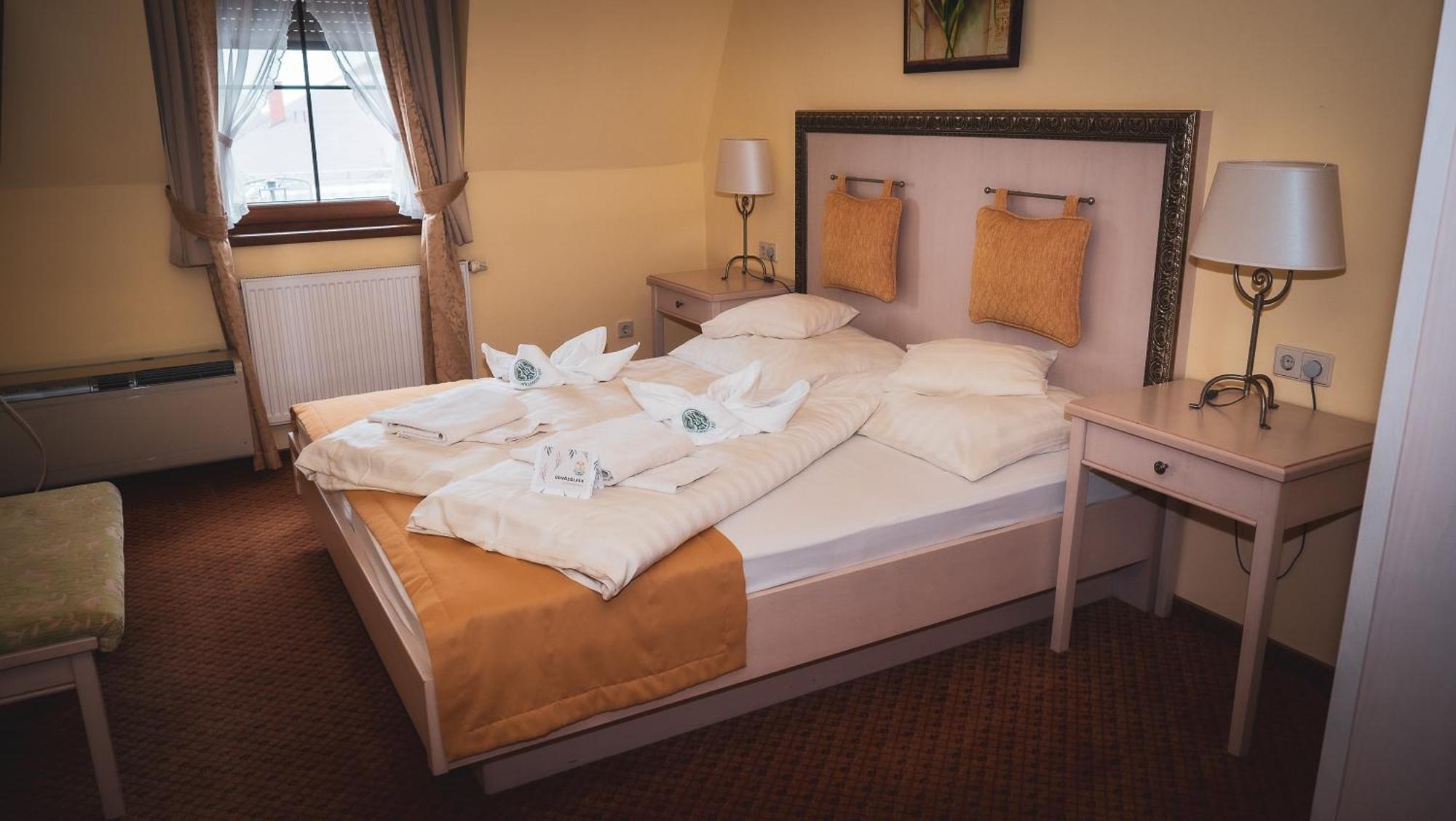 Hetkuti Wellness Hotel Mór Eksteriør billede