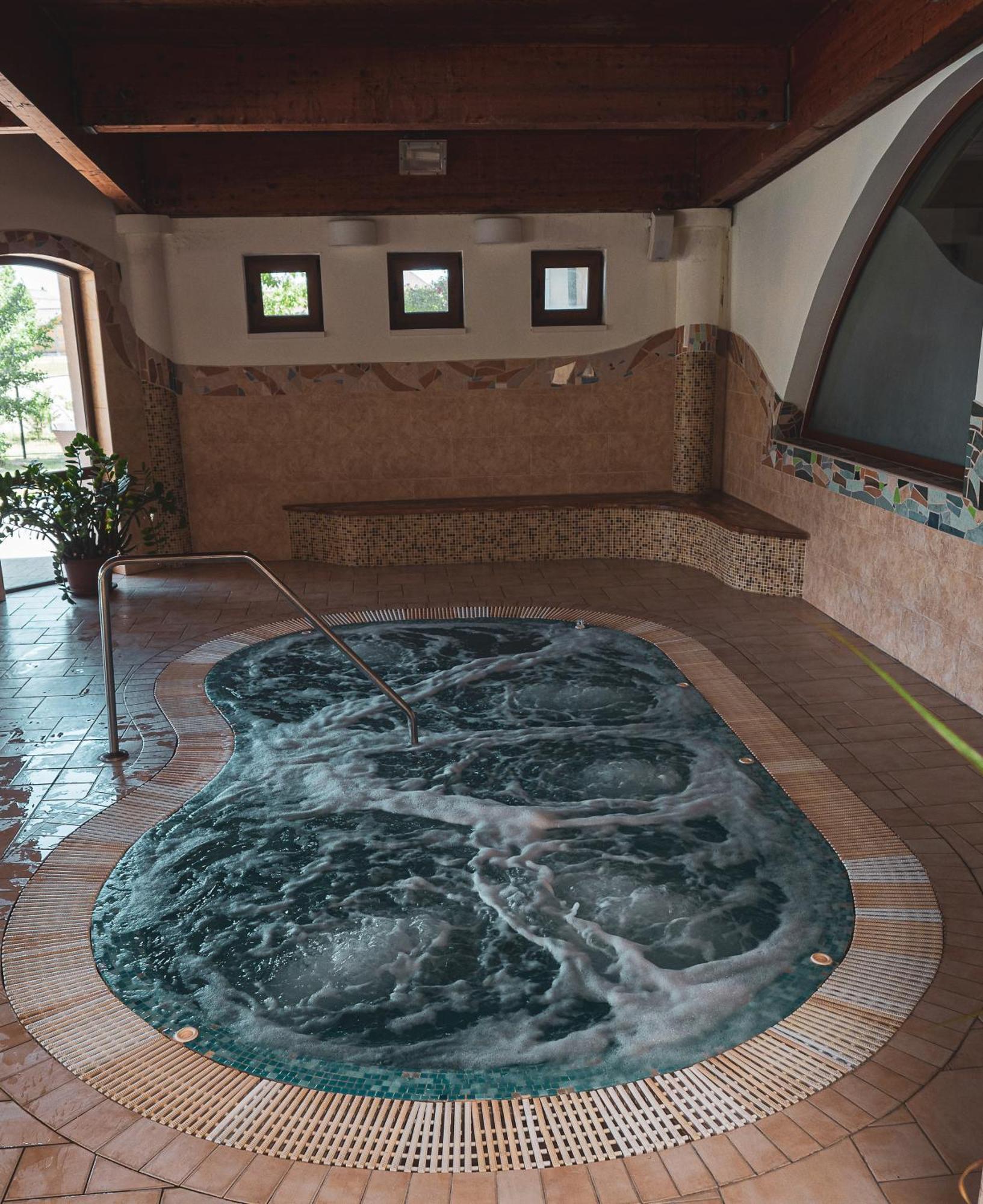 Hetkuti Wellness Hotel Mór Eksteriør billede
